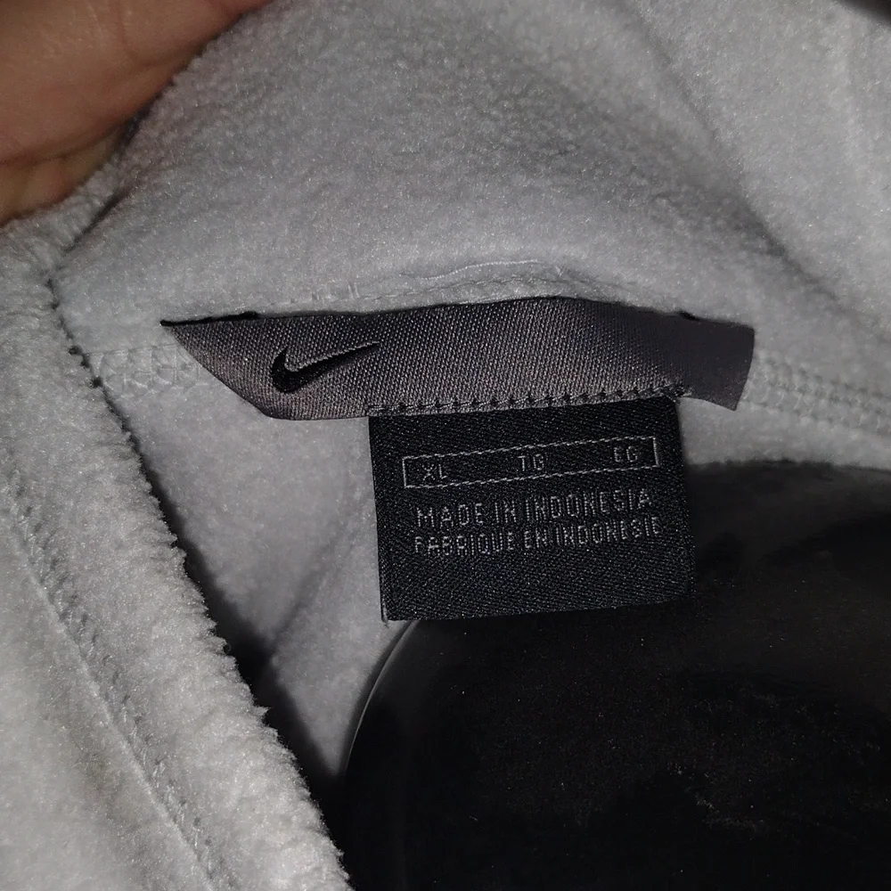 Nike pullover sweater ❄️☃️ - Picture 8 of 11